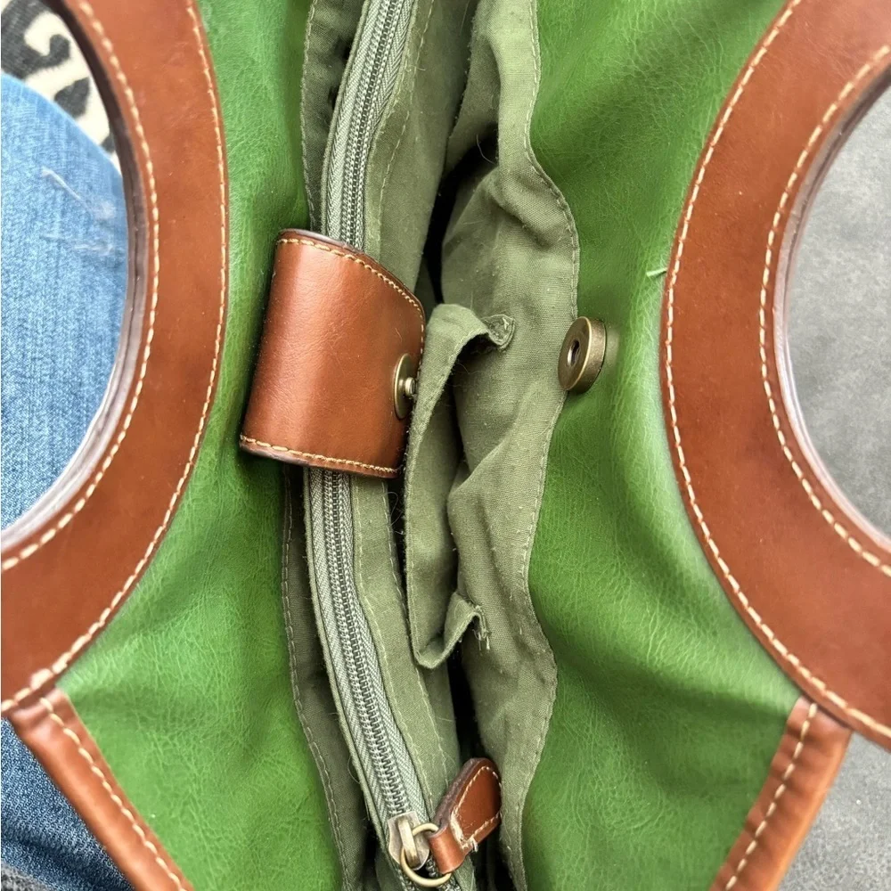 VTG 80’s Relic Green Leather Clutch Round Handle Handbag Side Pockets Snap Close